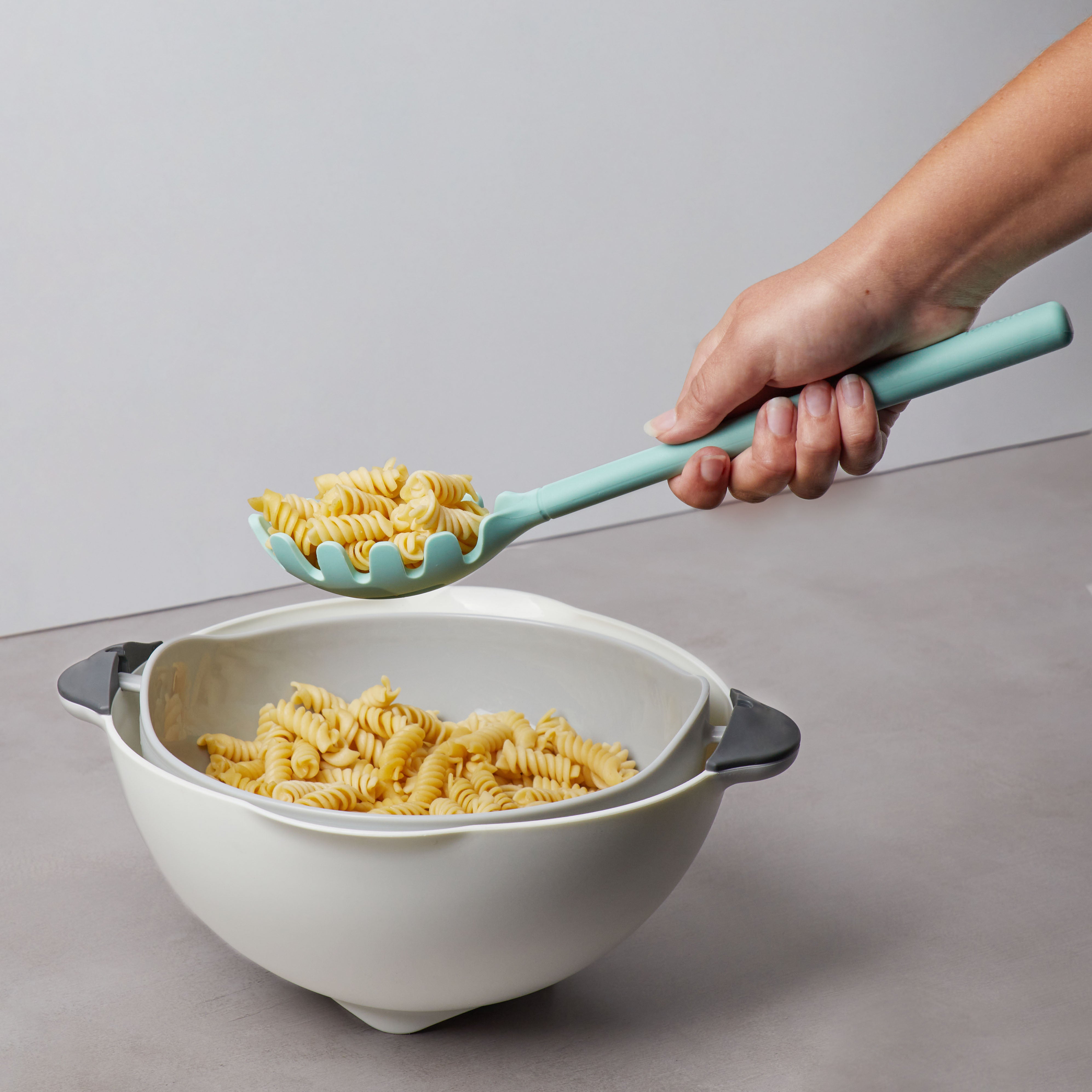 Community Spoon Clockwork ラップコア ミクスチャー Pasta Claw, Flex-Core Silicone Pasta Server Tool – Tovolo